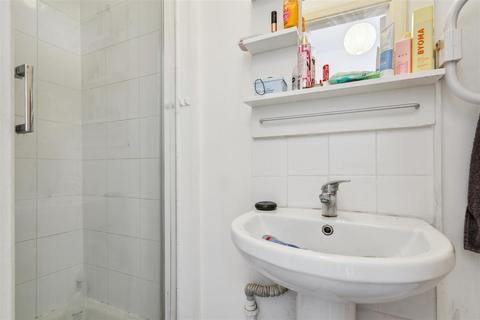 Flat B, 484 Chiswick High Road, London, W4 5TT