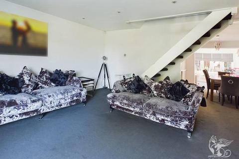 4 bedroom house for sale - Upper Rainham Road, Hornchurch