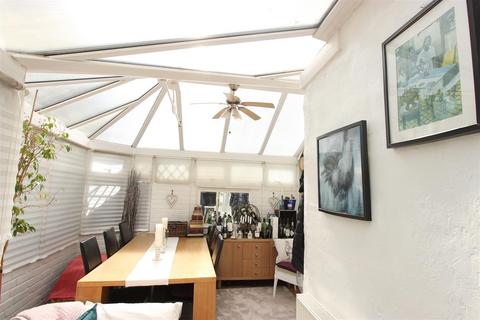 3 bedroom end of terrace house for sale, Beckenham Gardens, London