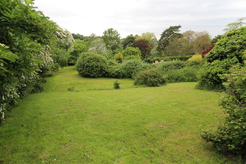 Extensive Gardens FRONT,SIDE,REAR