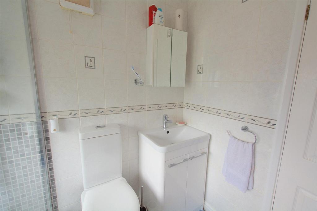 DSC 2812bathroom.jpeg