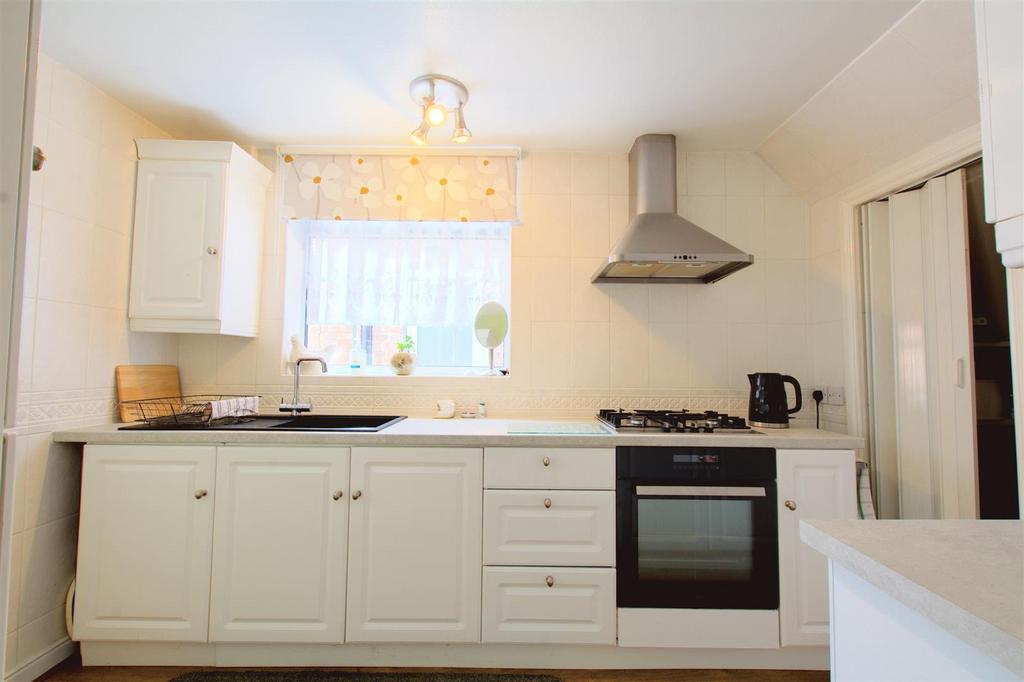DSC 2813kitchen.jpeg