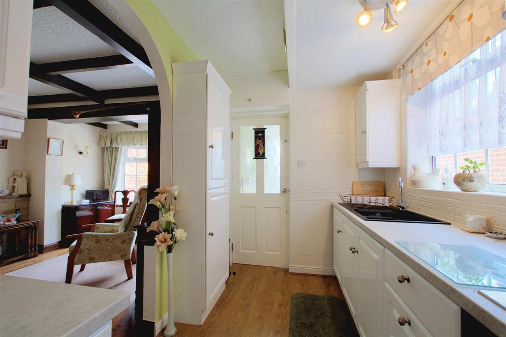 DSC 2816kitchen.jpeg