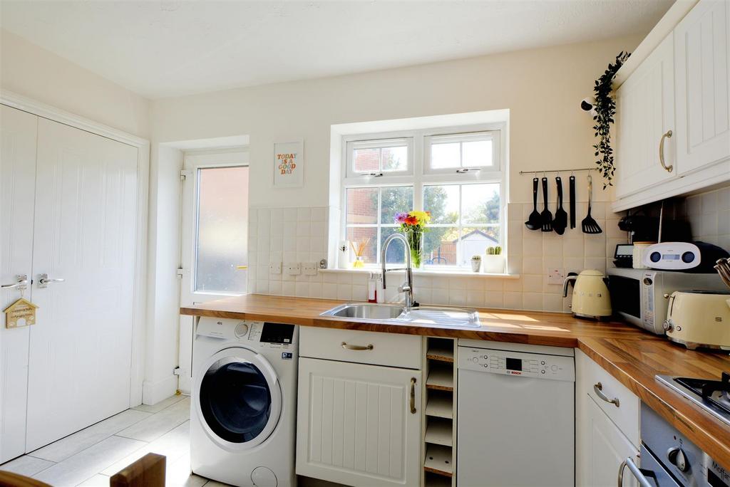 Kitchen 1.jpeg