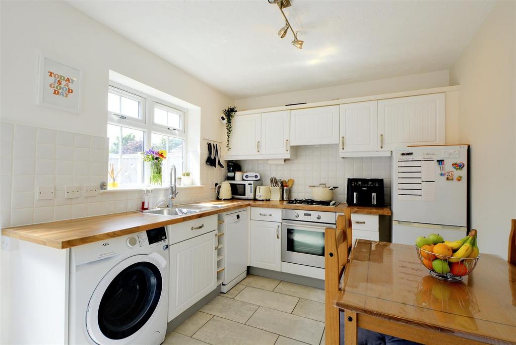 Kitchen 2.jpeg
