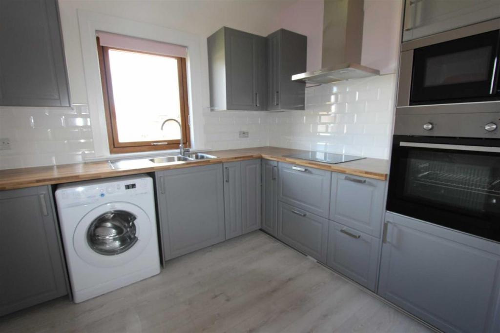 32 David Street, Dunfermline 2 bed flat £625 pcm (£144 pw)