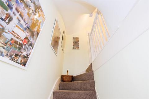 82a Kings Head Hill, London, E4 7LY