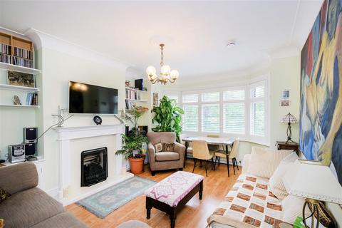 82a Kings Head Hill, London, E4 7LY