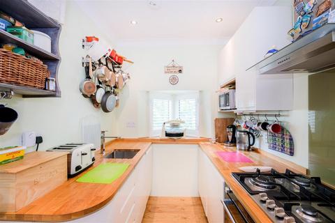 82a Kings Head Hill, London, E4 7LY