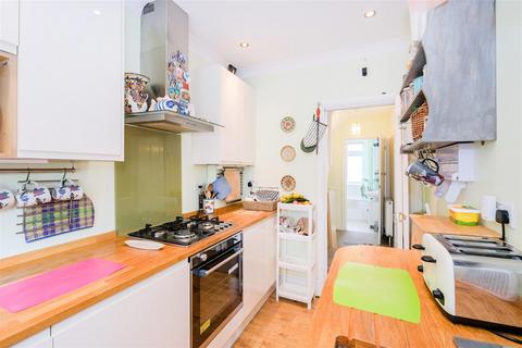 82a Kings Head Hill, London, E4 7LY