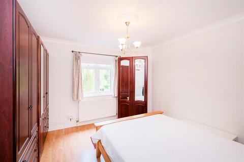 82a Kings Head Hill, London, E4 7LY