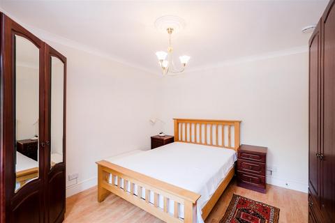 82a Kings Head Hill, London, E4 7LY