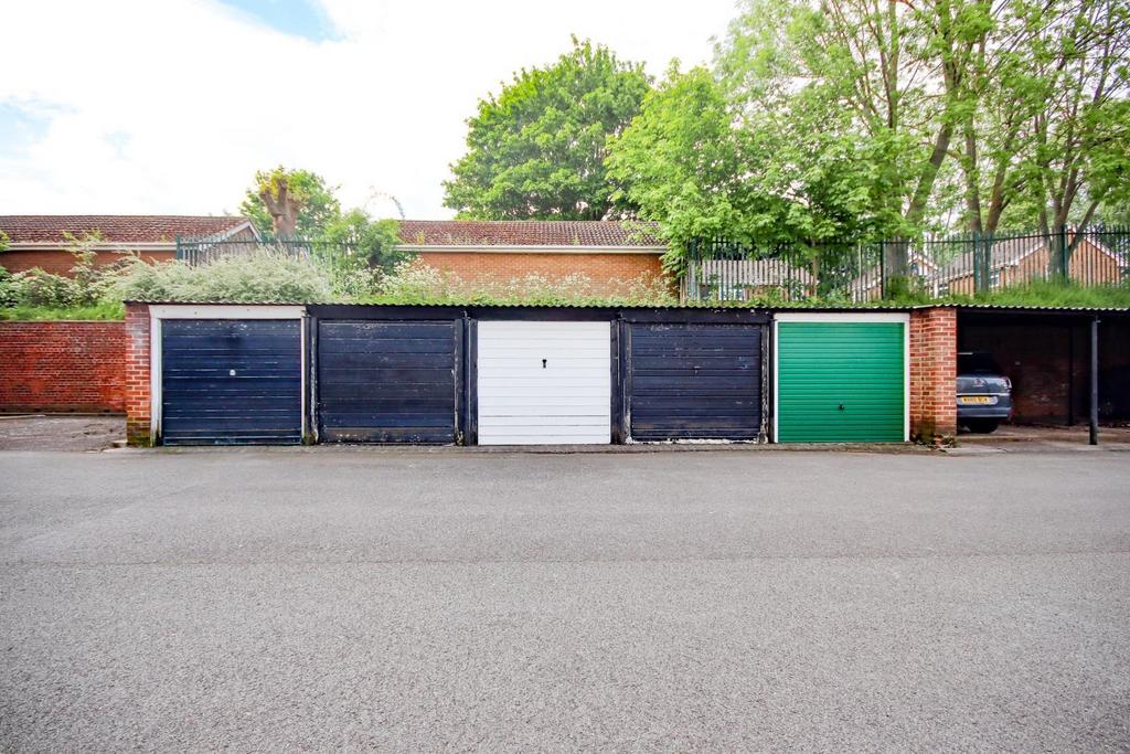 Detached Garage & Parking