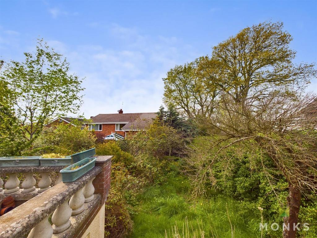 Pontesbury Hill, Pontesbury, Shrewsbury 2 bed detached bungalow for