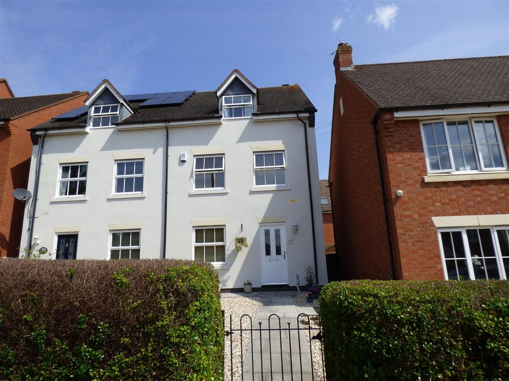 Beecham Road, ShipstononStour 4 bed semidetached house £310,000