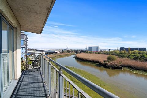 2 bedroom flat for sale - Spring Place, Barking, IG11