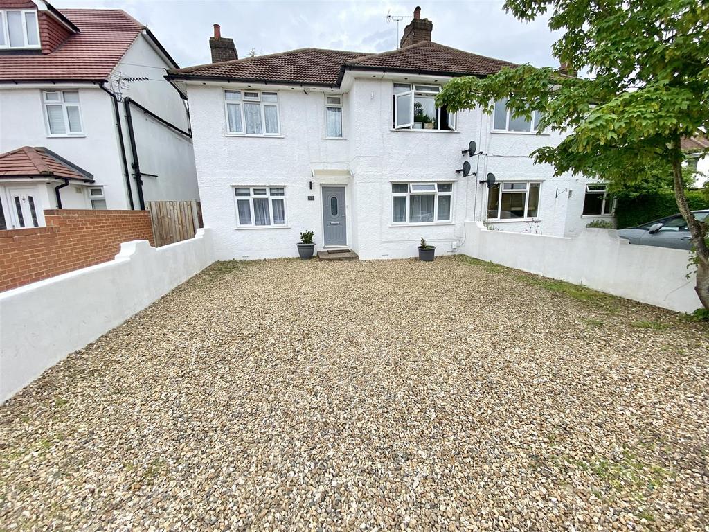 Tavistock Avenue, St. Albans 2 bed £1,650 pcm (£381 pw)
