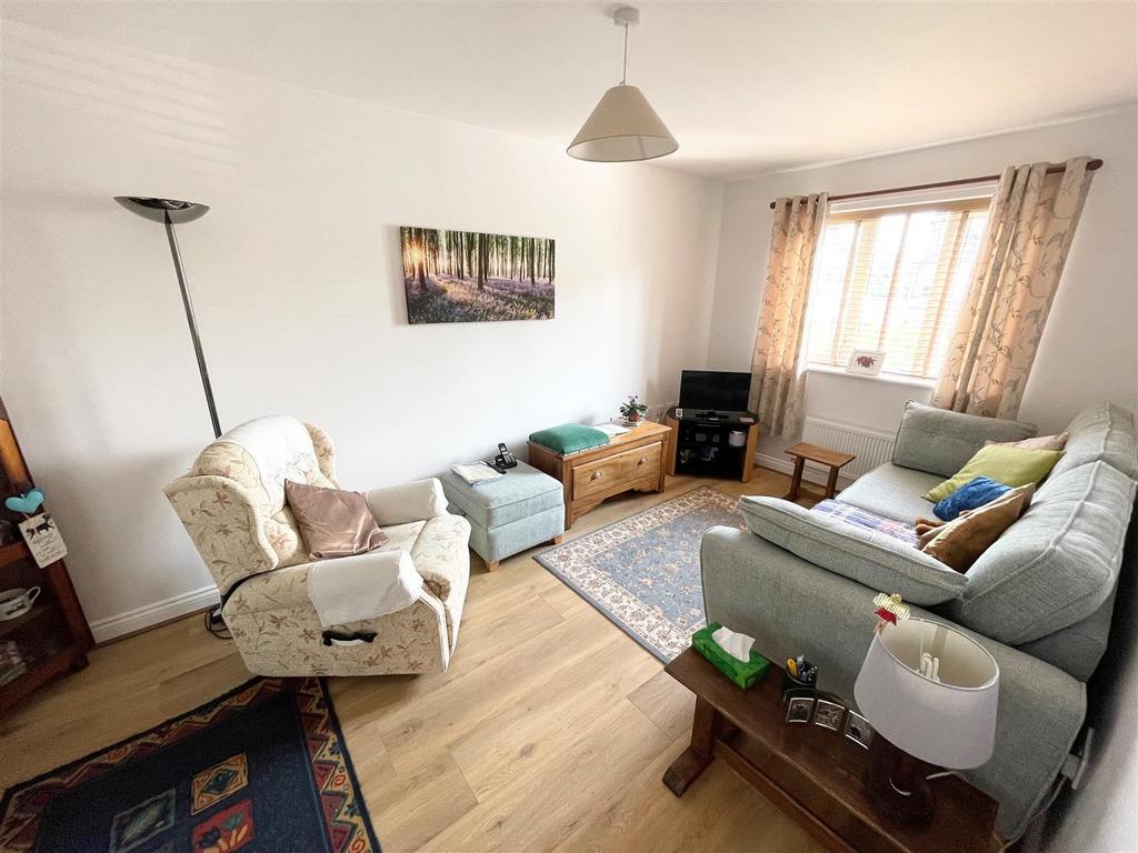 St James Close, Quedgeley 2 bed semidetached bungalow for sale £88,200
