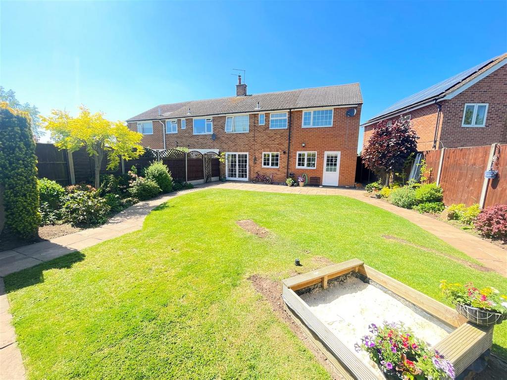Fields Drive, Aslockton 4 bed semidetached house for sale £299,950