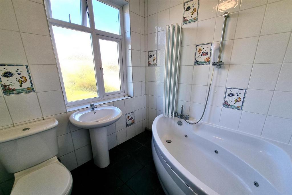 Family bathroom: