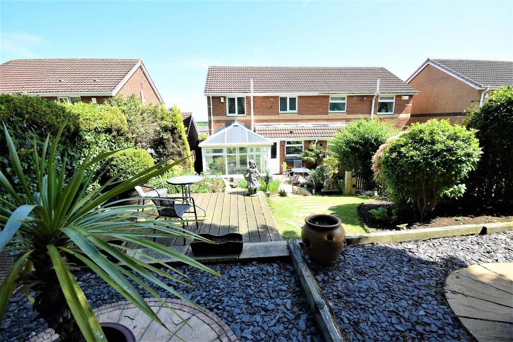 Lakemore, Peterlee, County Durham... 3 bed semidetached house £140,000