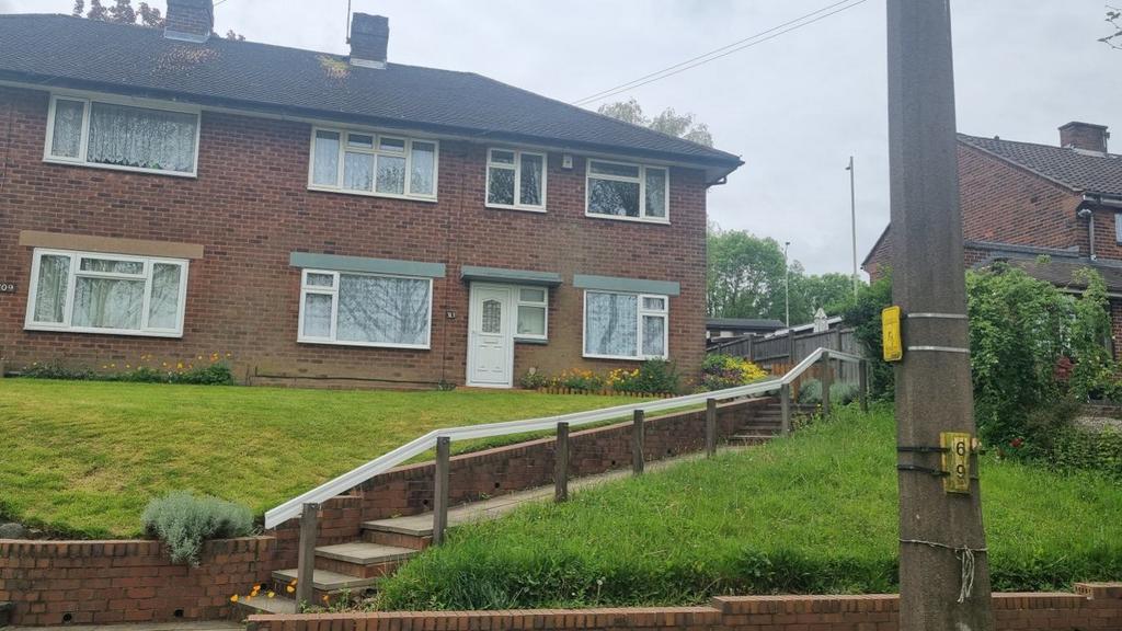The Broadway, Dudley 2 bed flat £595 pcm (£137 pw)