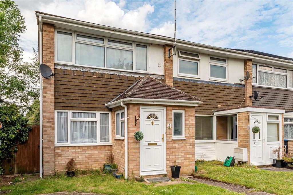 Robin Close, Addlestone 2 bed end of terrace house for sale £385,000