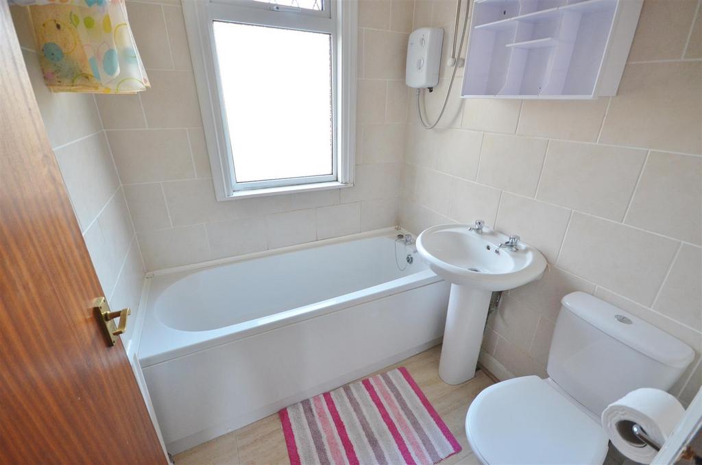 Crawley Green Road, Luton 3 bed semidetached house for sale £310,000