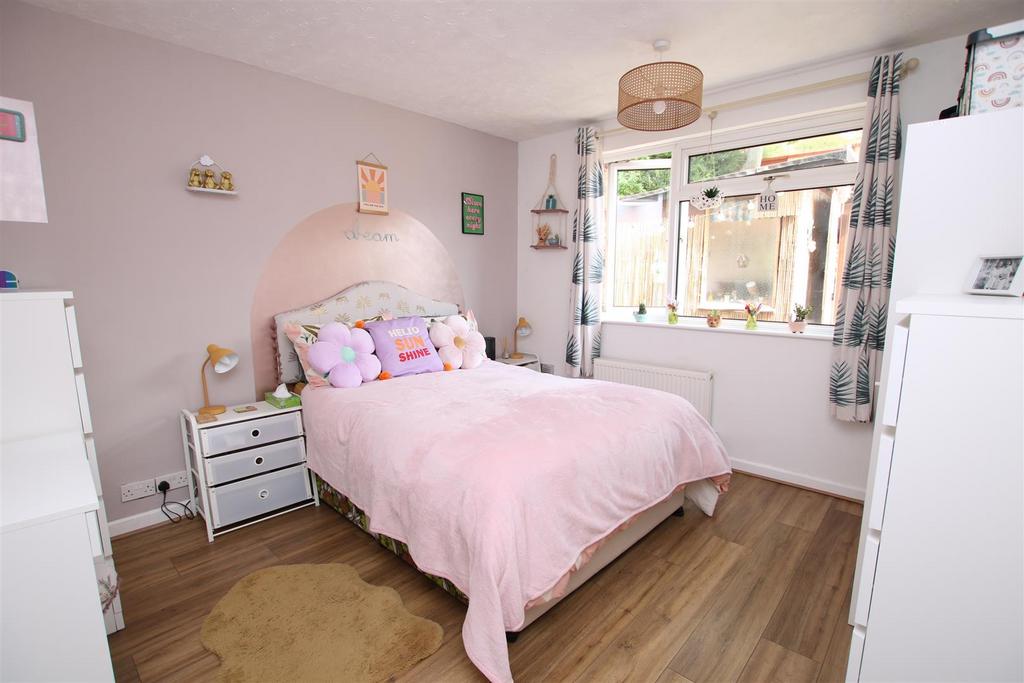 Bedroom 1.JPG