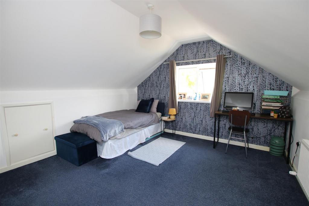 Loft Room 1.JPG