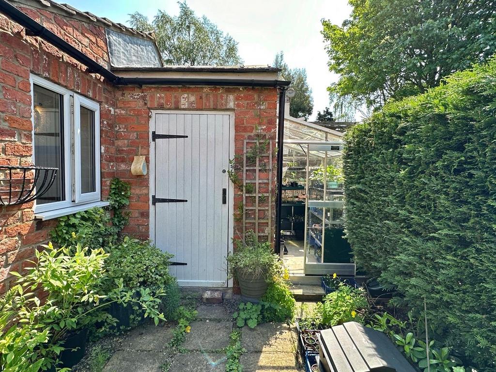 Garden Store &amp; Greenhouse
