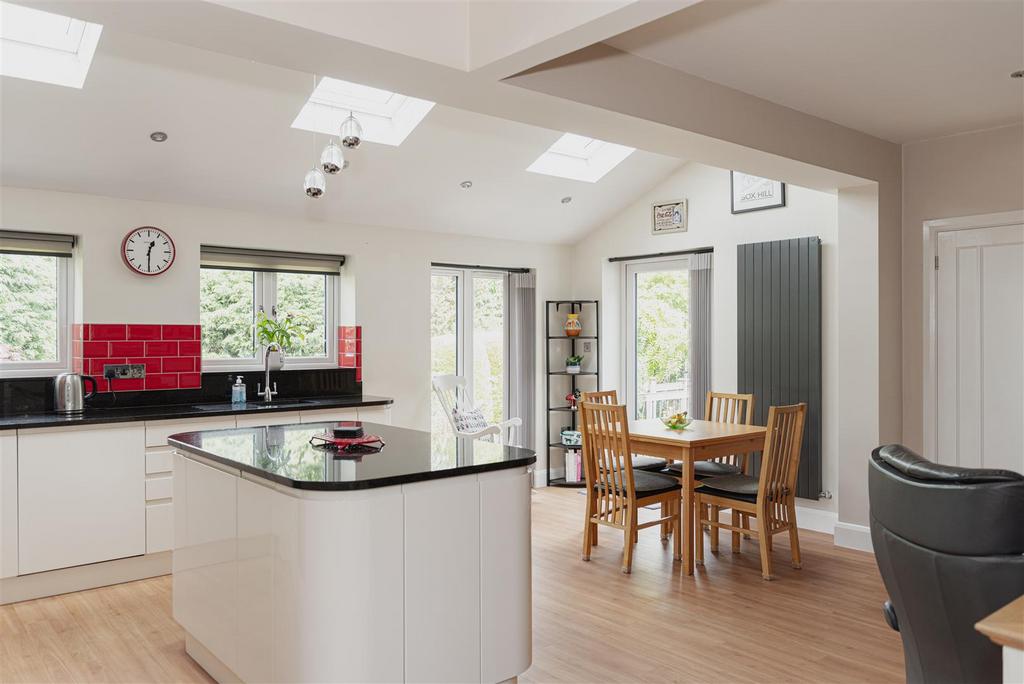 Deepdene Avenue Road, Dorking 3 bed detached house for sale £825,000