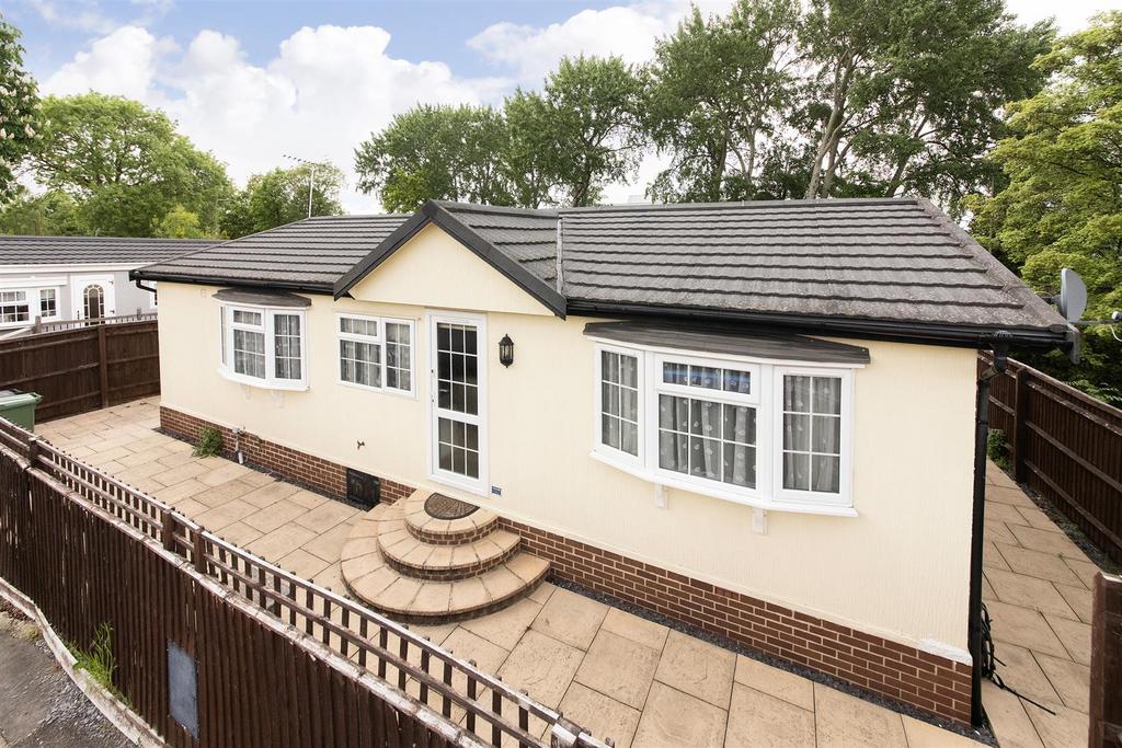 Lyndene Road, Didcot 2 bed mobile home for sale £199,950