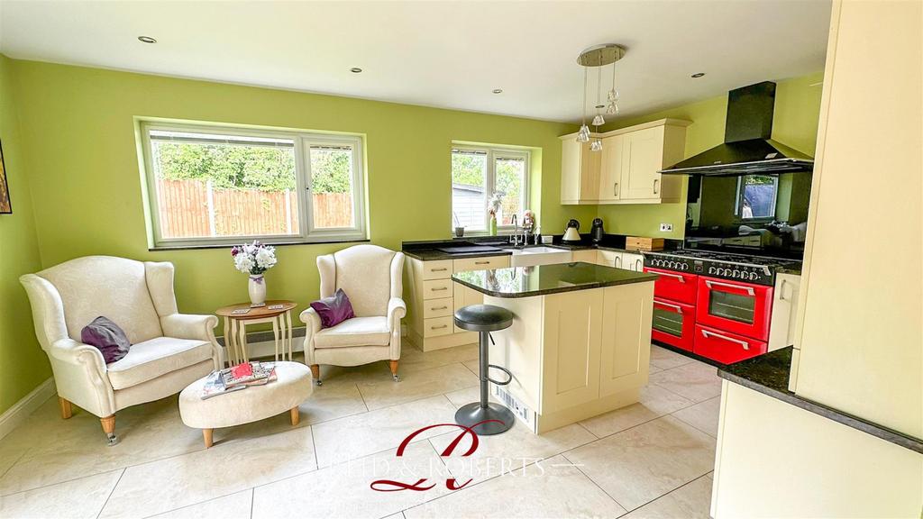 Godre'r Coed, Gwernymynydd, Mold 4 bed detached house for sale £400,000