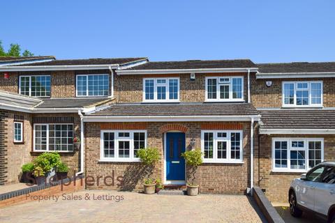 7 Ward Close, Cheshunt, Waltham Cross, EN7 6BJ