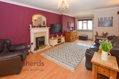 7 Ward Close, Cheshunt, Waltham Cross, EN7 6BJ