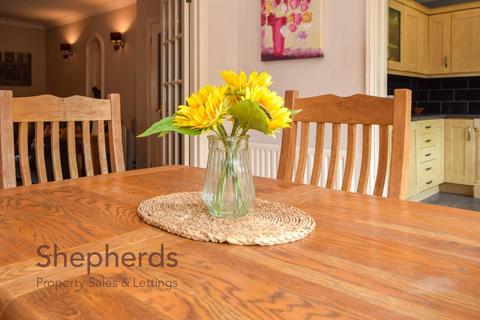 7 Ward Close, Cheshunt, Waltham Cross, EN7 6BJ