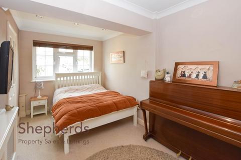 7 Ward Close, Cheshunt, Waltham Cross, EN7 6BJ