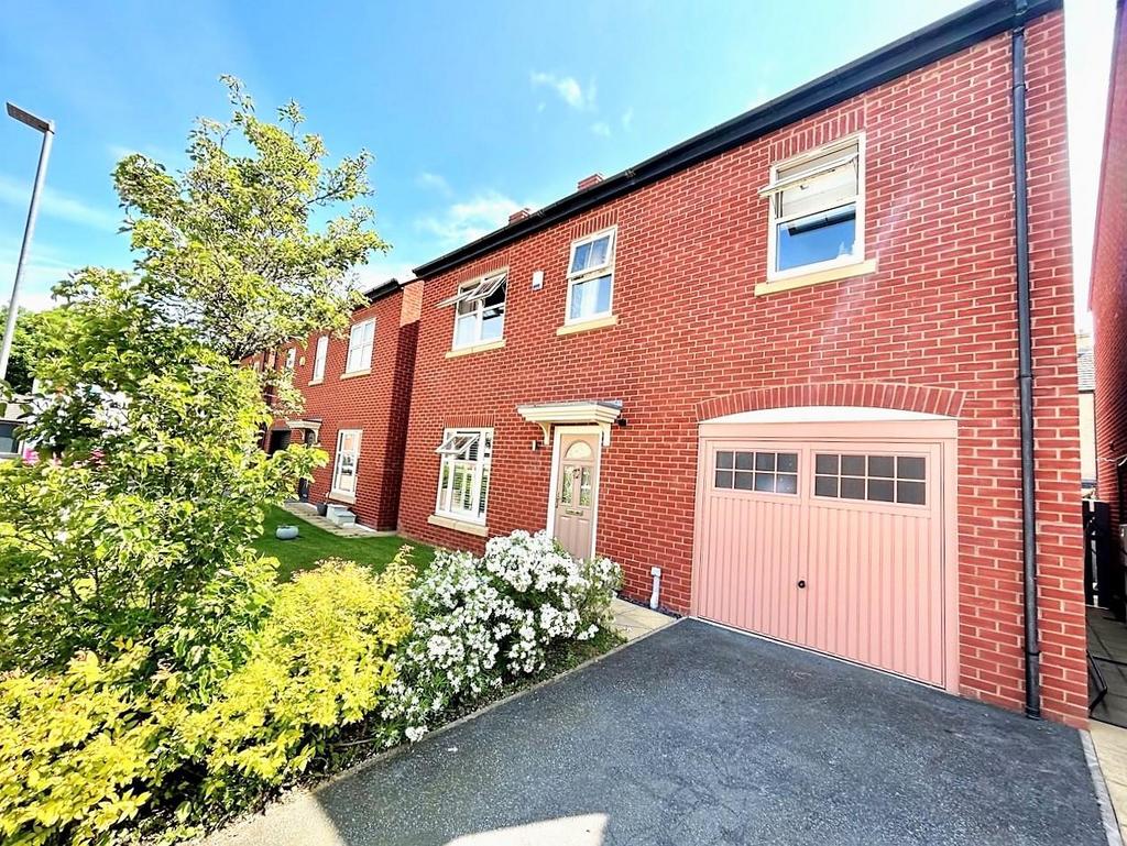 Glencrest Way, WathUponDearne... 4 bed house £320,000