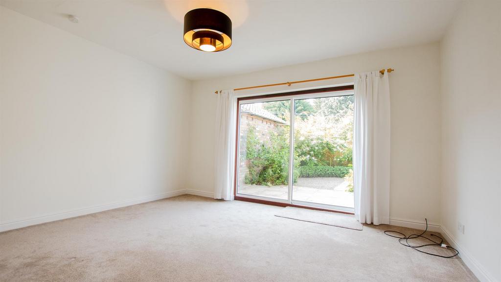 Heslington Lane, York, YO10 4HN 2 bed cottage £1,100 pcm (£254 pw)