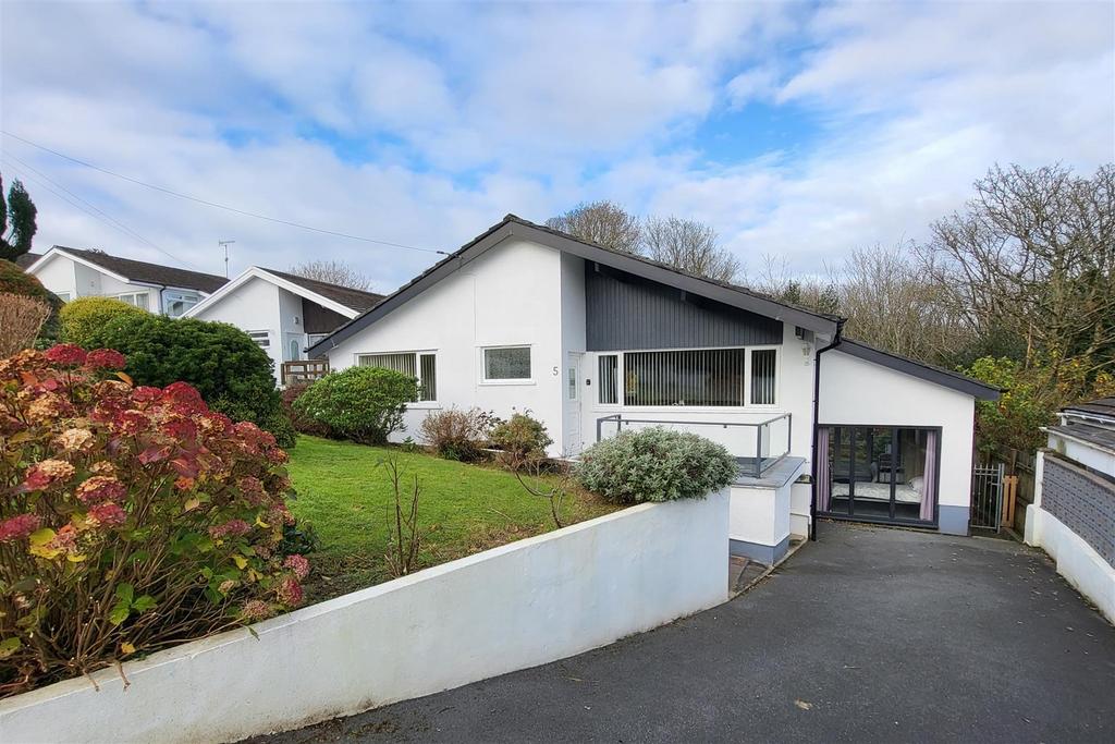 5 Scandinavia Heights, SAUNDERSFOOT, Pembrokeshire. SA69 3 bed detached