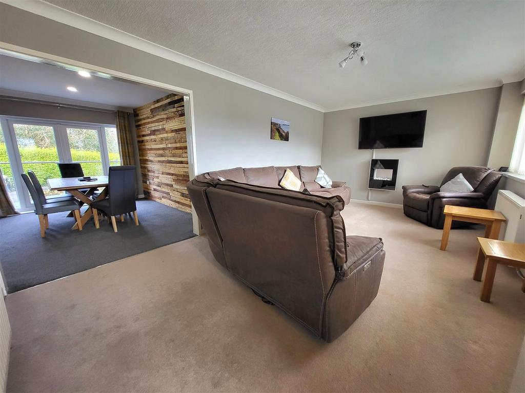 5 Scandinavia Heights, SAUNDERSFOOT... 3 bed detached bungalow £389,950