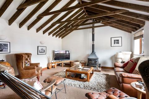 3 bedroom barn conversion for sale - The Courtyard, Hodsoll Street
