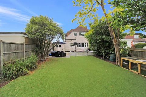7 Portway, Epsom, KT17 1SU