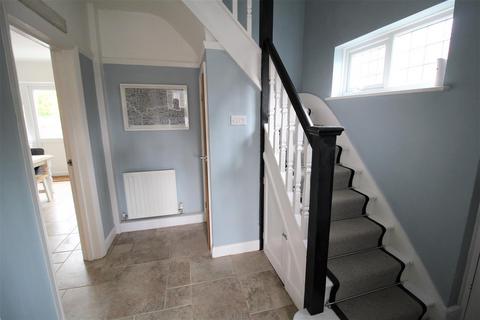 7 Portway, Epsom, KT17 1SU