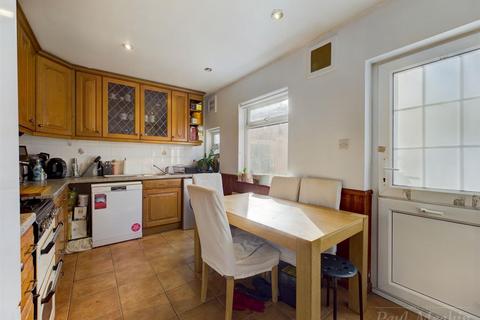 3 Hawthorn Crescent, South Croydon, CR2 8PD
