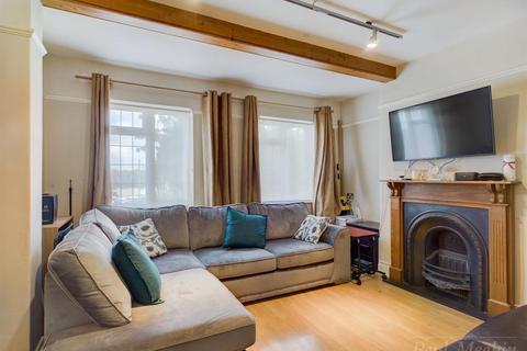 3 Hawthorn Crescent, South Croydon, CR2 8PD