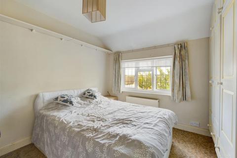 3 Hawthorn Crescent, South Croydon, CR2 8PD