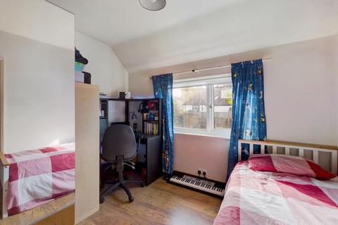 3 Hawthorn Crescent, South Croydon, CR2 8PD