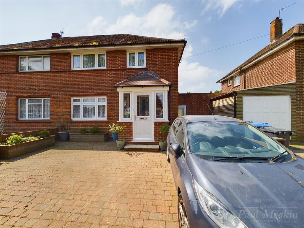 Arnhem Drive, New Addington, Croydon 3 bed semidetached house for sale